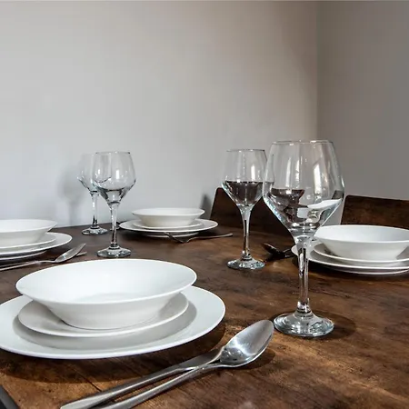 4br Home, Contractor Friendly With Parking Holiday home *